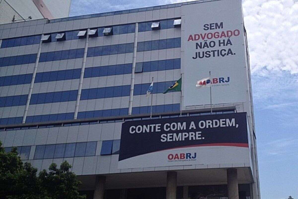 Cobiçada por bolsonaristas, OAB-RJ cria comissão de advogados cristãos