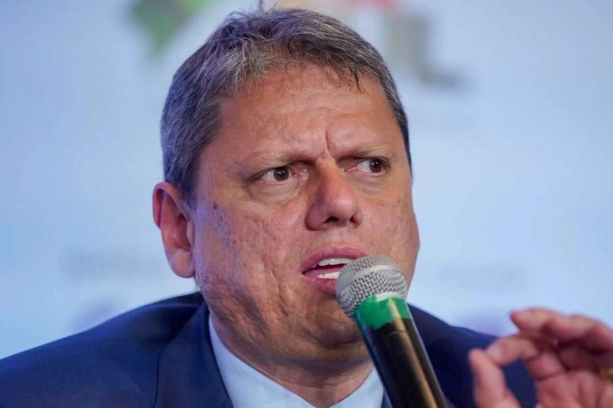 Tarcísio afasta delegado por atuação com PCC