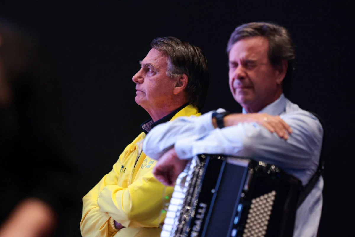 PT comemora coincidência na data da prisão de ex-ministro de Bolsonaro