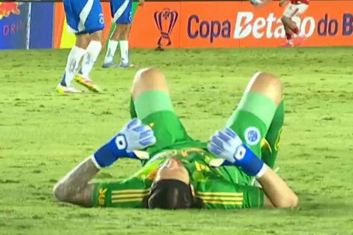 Vídeo: Cássio passa mal em campo em jogo entre Cruzeiro e Vila Nova