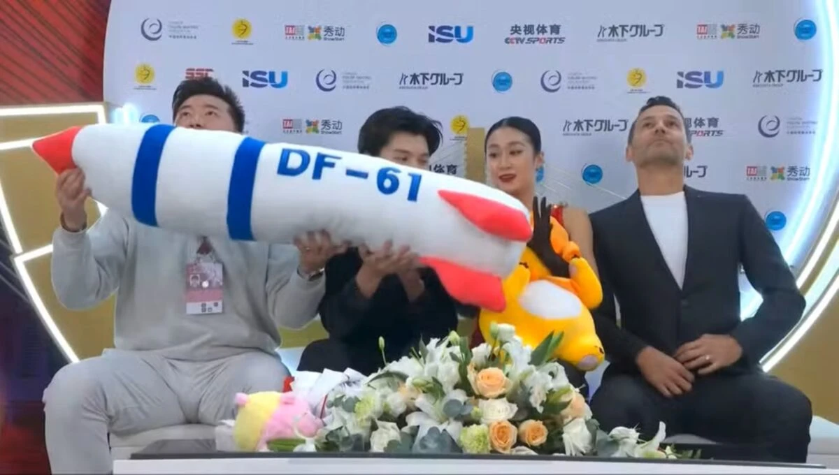 Patinadores chineses são investigados por apologia militar. Entenda