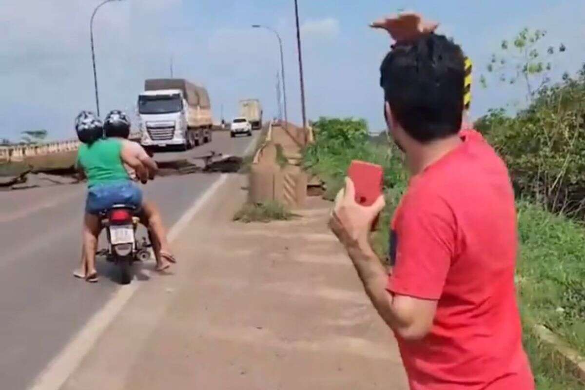 Vereador filmava estado precário da ponte quando estrutura caiu. Veja