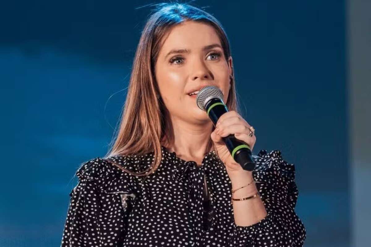 Grávida, cantora gospel lamenta câncer: “Se espalhou pelos meus ossos”