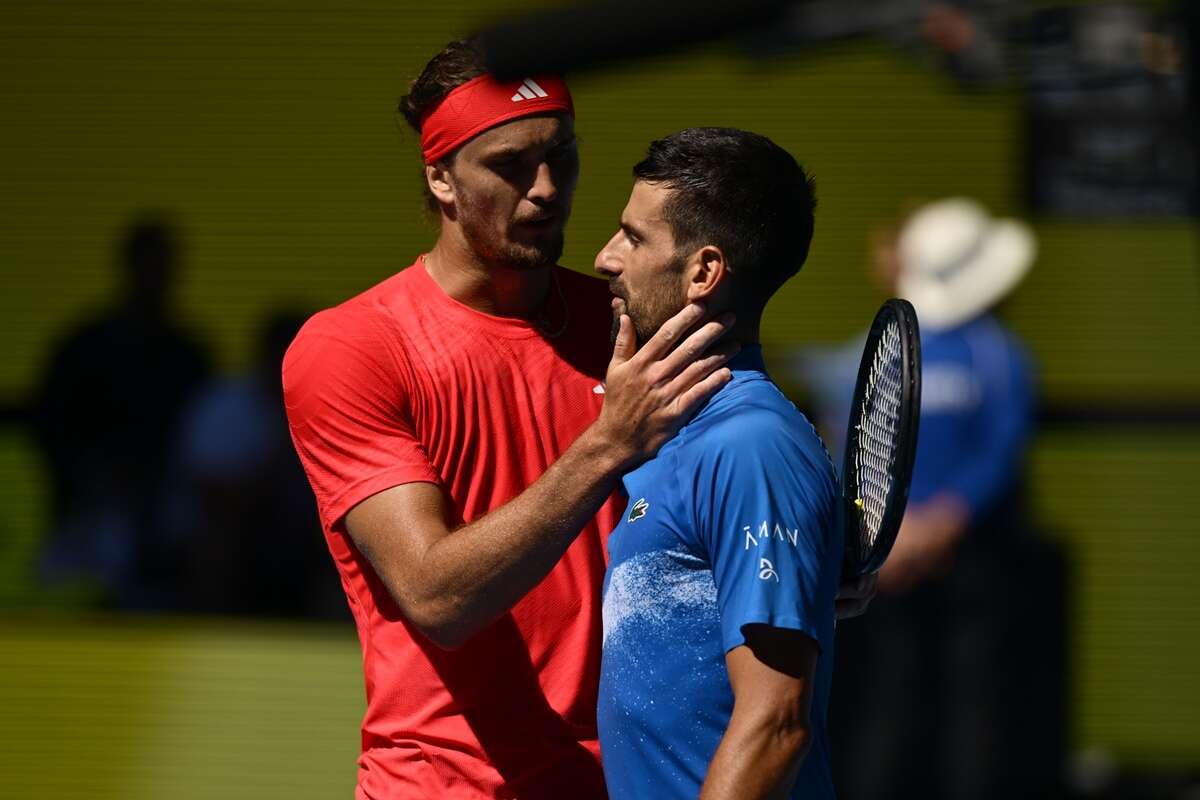 Djokovic abandona partida e Zverev é finalista no Aberto da Austrália