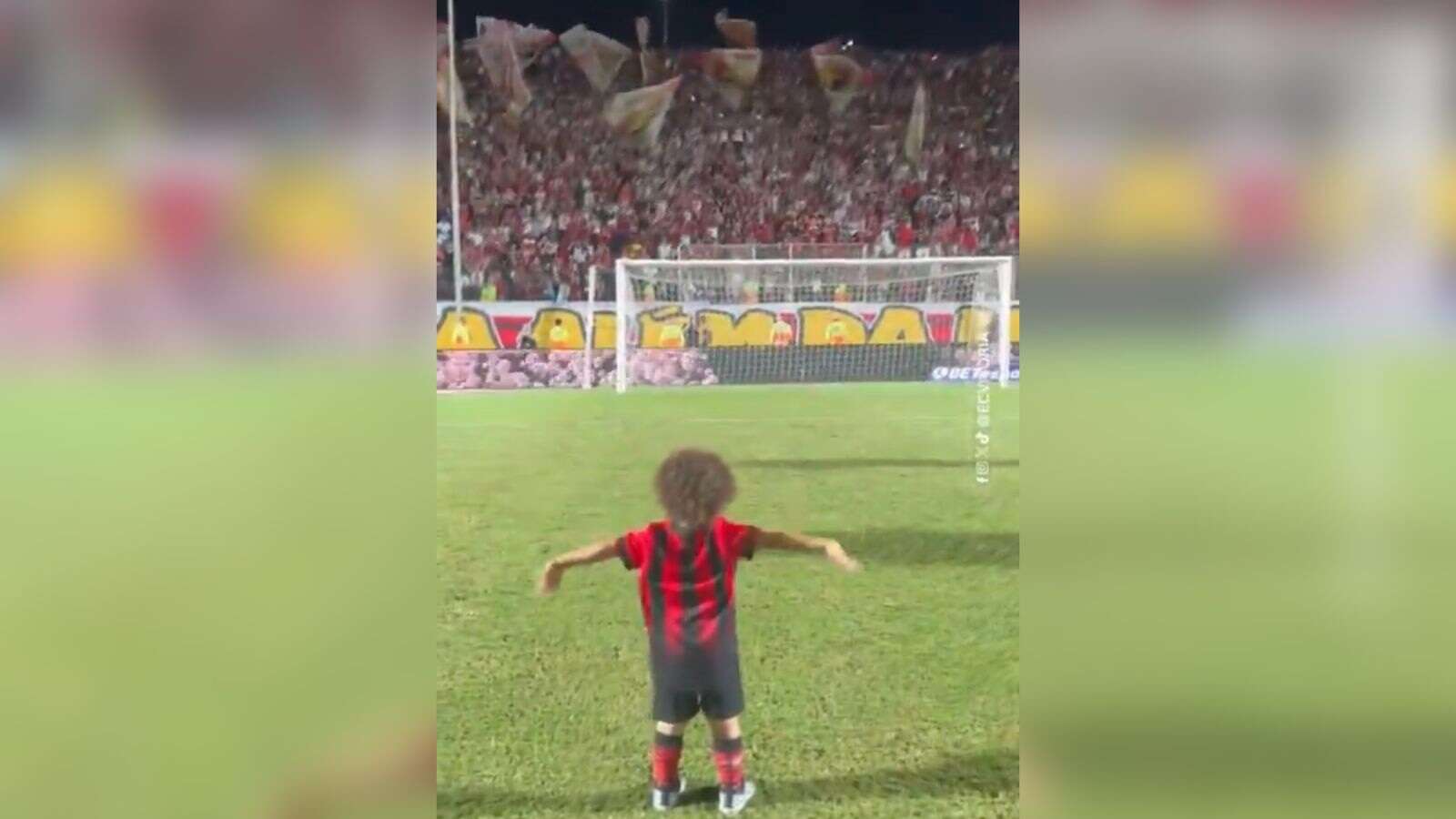 Vídeo: filho de jogador comanda torcida do Vitória após triunfo