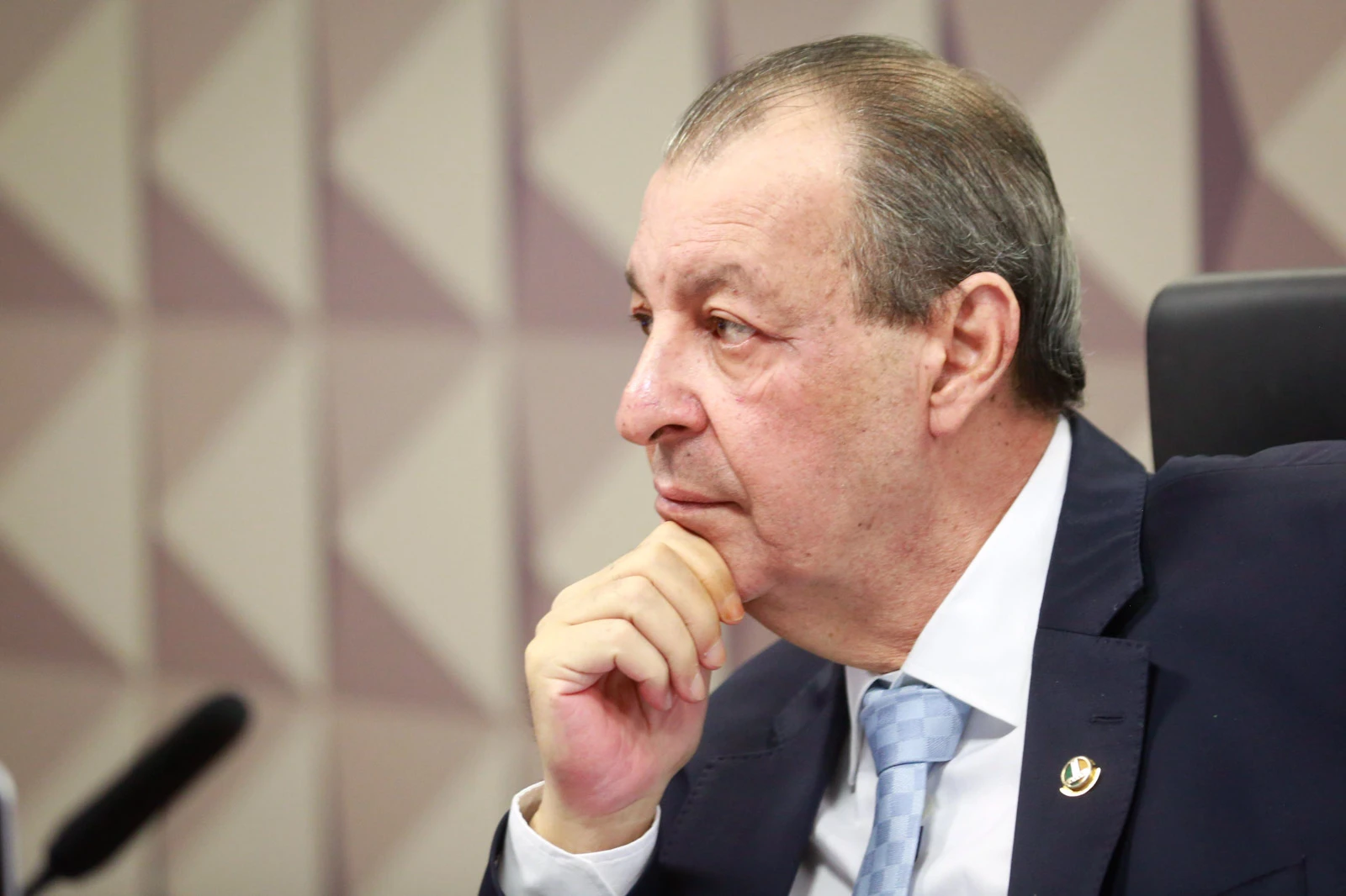 Derrotado em eleição na CPMI diz que governo tomou “bola nas costas”