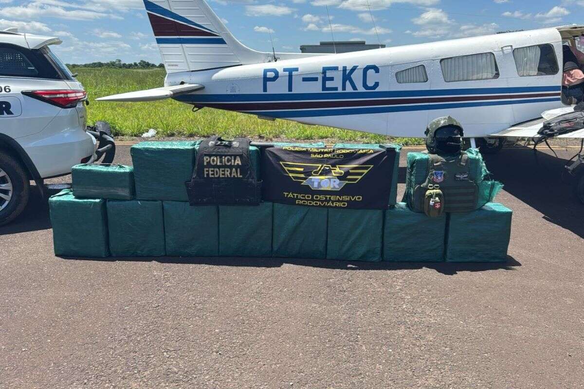 Piloto e passageiro de avião são presos por levar 400 kg de drogas