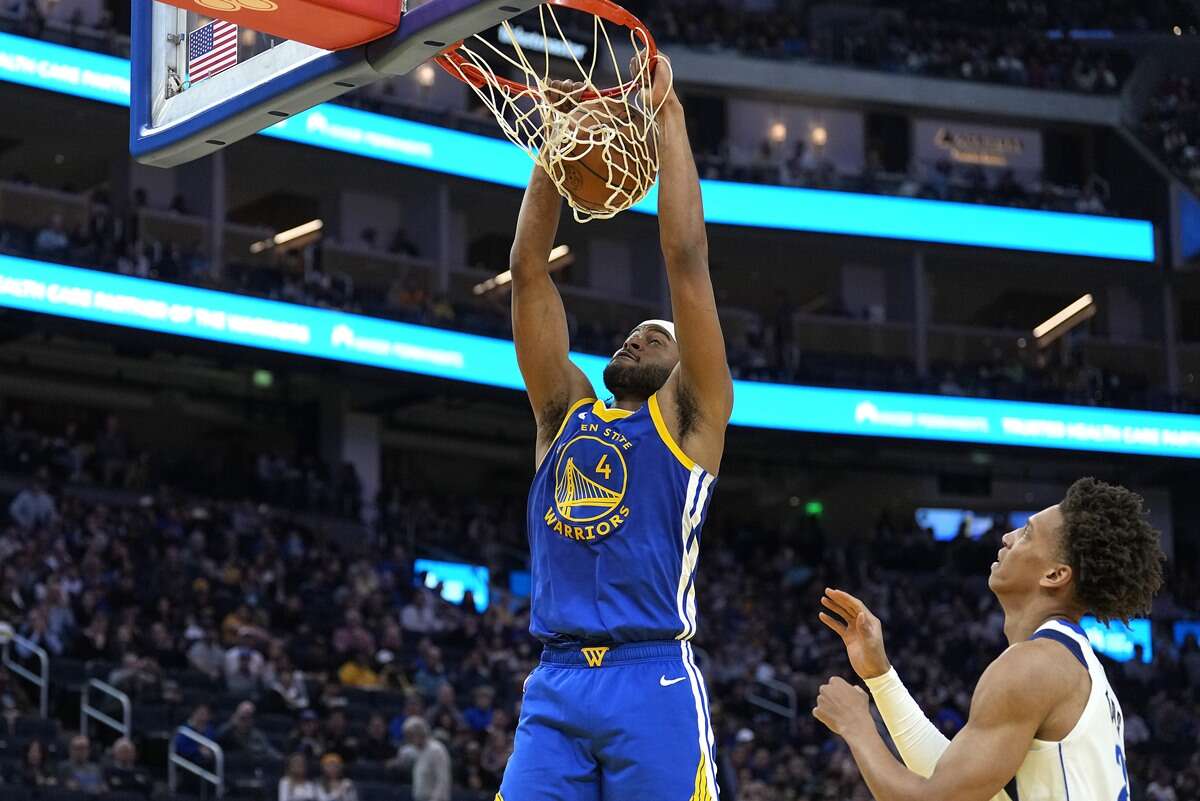 Warriors vencem Mavericks em tarde de homenagem a Iguodala