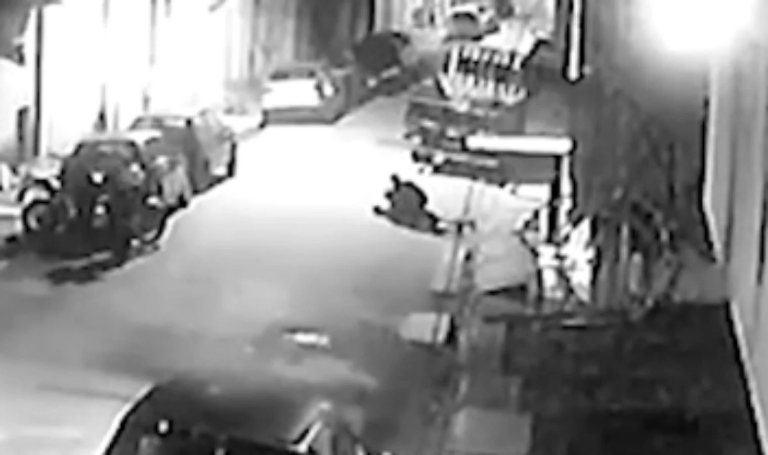 Vídeo: GCM tem arma tomada por adolescente e é morto a tiros em SP
