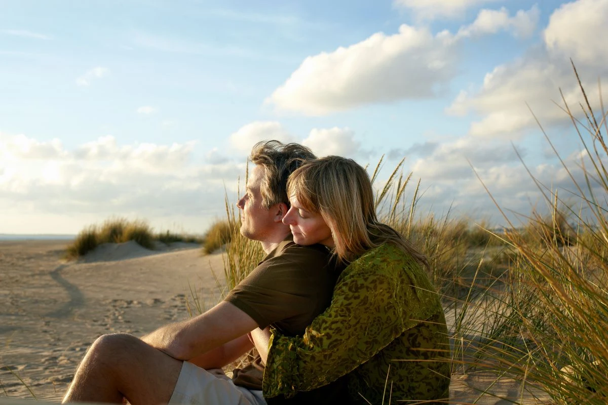 Mulheres preferem atitudes a palavras de amor, aponta estudo