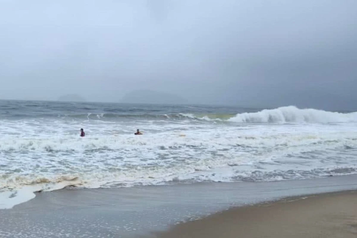 Marinha alerta para ondas de 2,5 metros no litoral de São Paulo