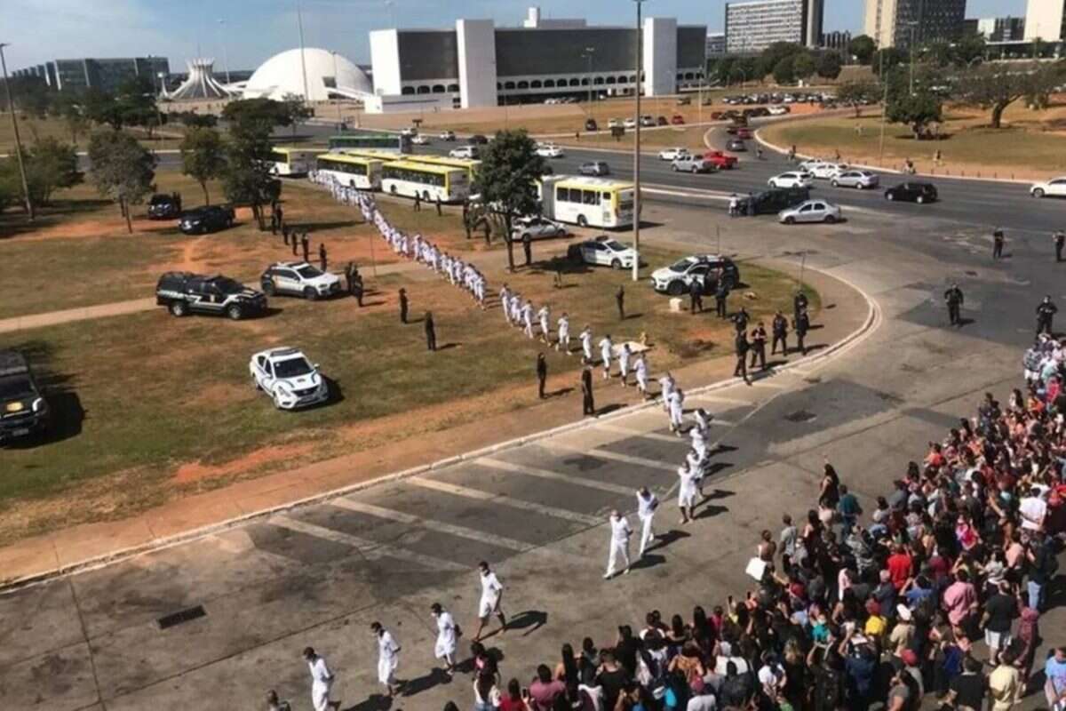 Pelo menos 20 presos que não voltaram de Saídão são encontrados no DF