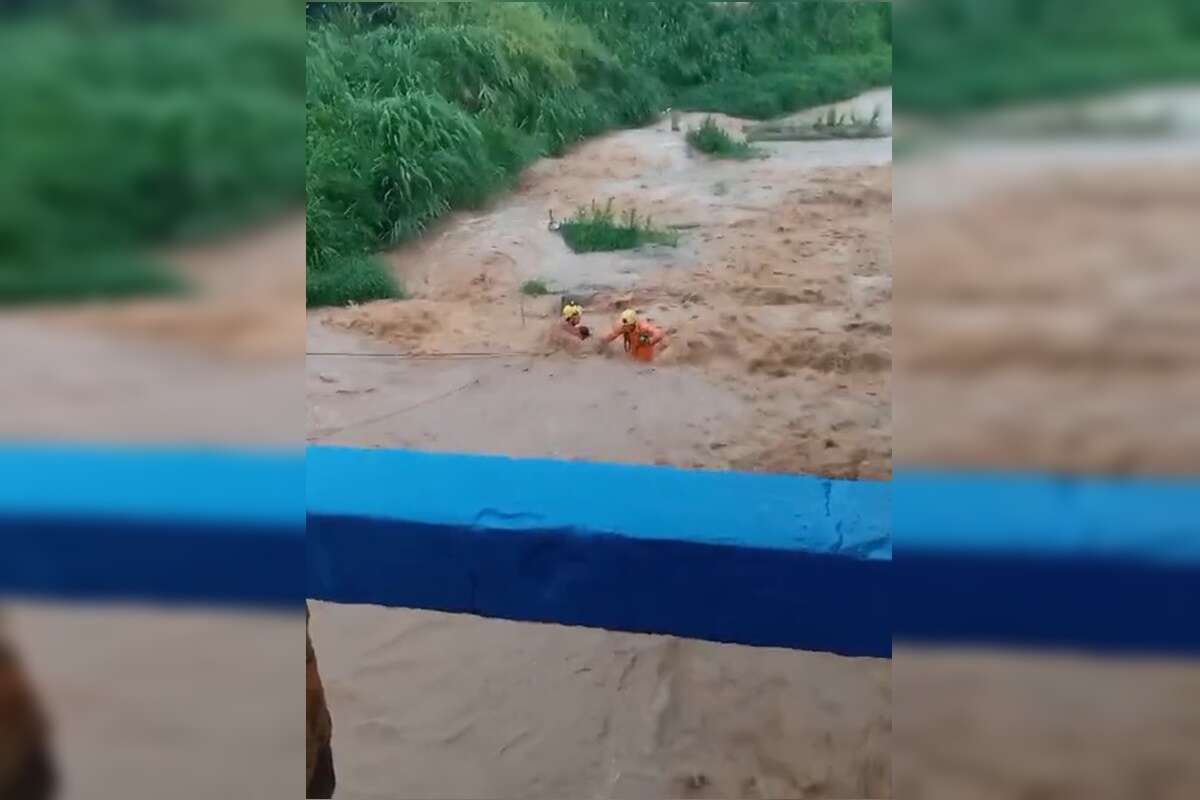 Adolescente é resgatado de rio durante temporal em Minas Gerais