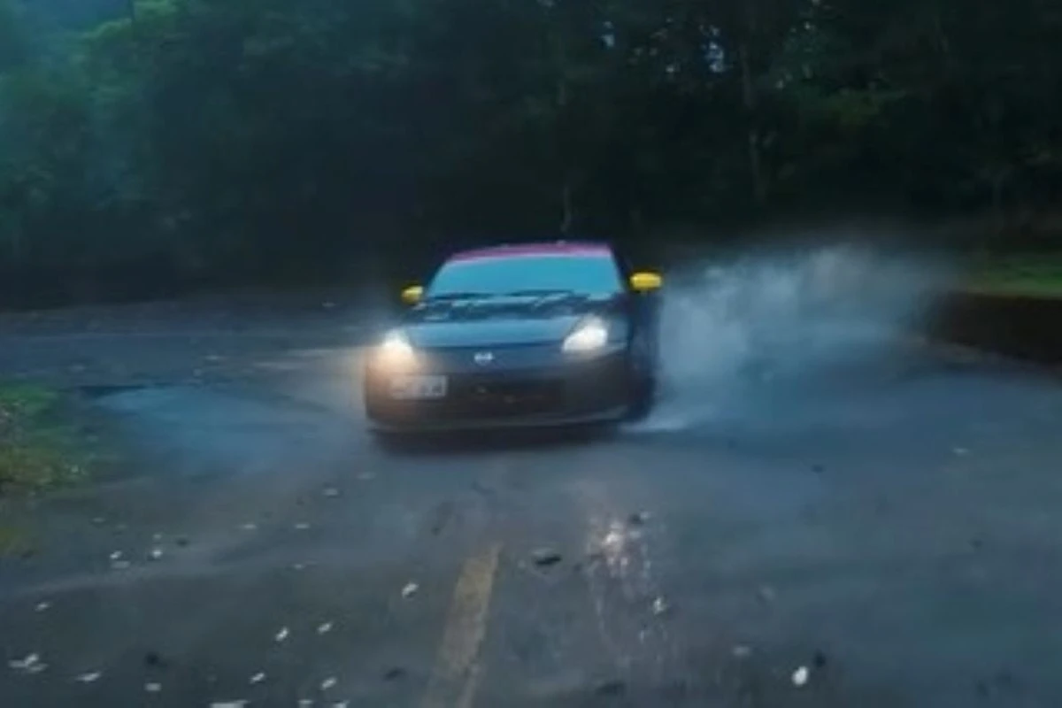Piloto faz manobras de drift em rota de ciclistas e pedestres. Vídeo