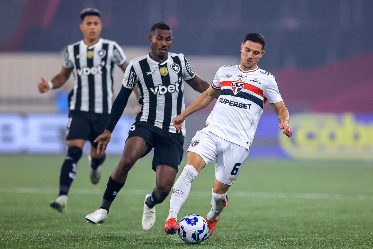 Em jogo de golaços, Botafogo e São Paulo empatam no RJ. Assista