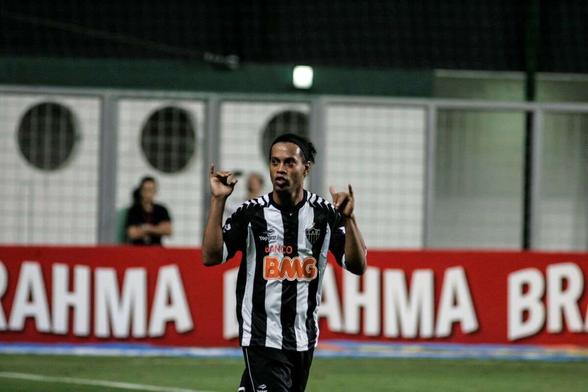 Kalil revela que Ronaldinho foi a terceira opção do Atlético-MG