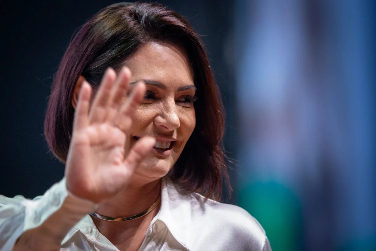 “Vou me erguer como uma leoa”, diz Michelle sobre disputa eleitoral