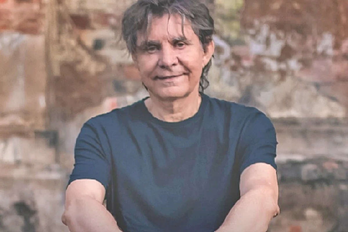 Amigos e familiares se reúnem em último adeus a Lô Borges; assista