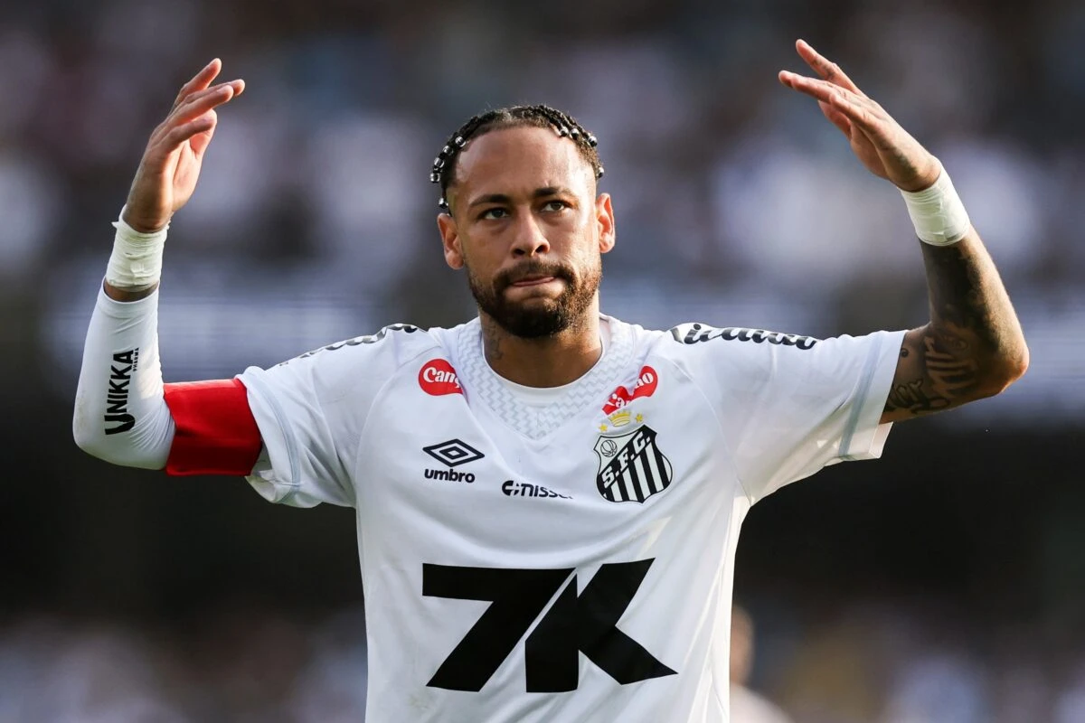 Neymar é suspenso e desfalca Santos no dia do aniversário do filho