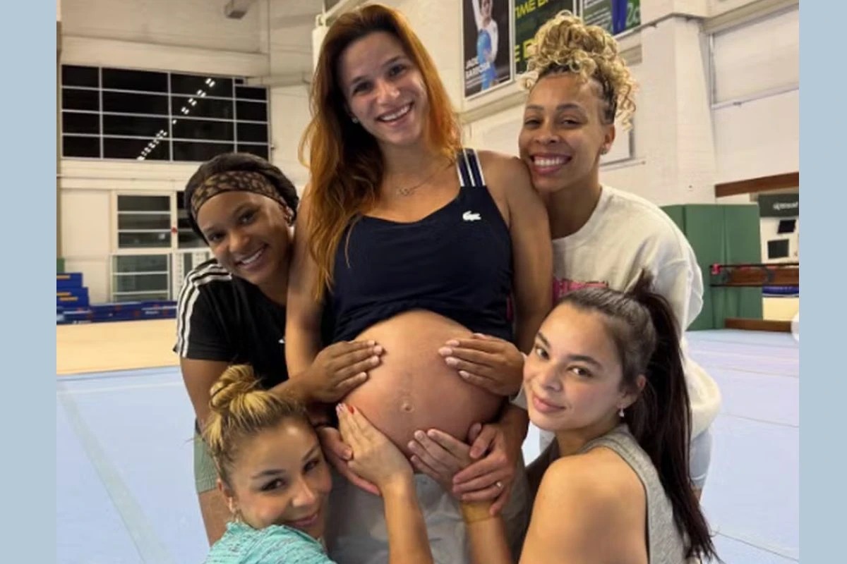 Grávida, Jade Barbosa visita treino e faz registro com Rebeca e Flávia; confira