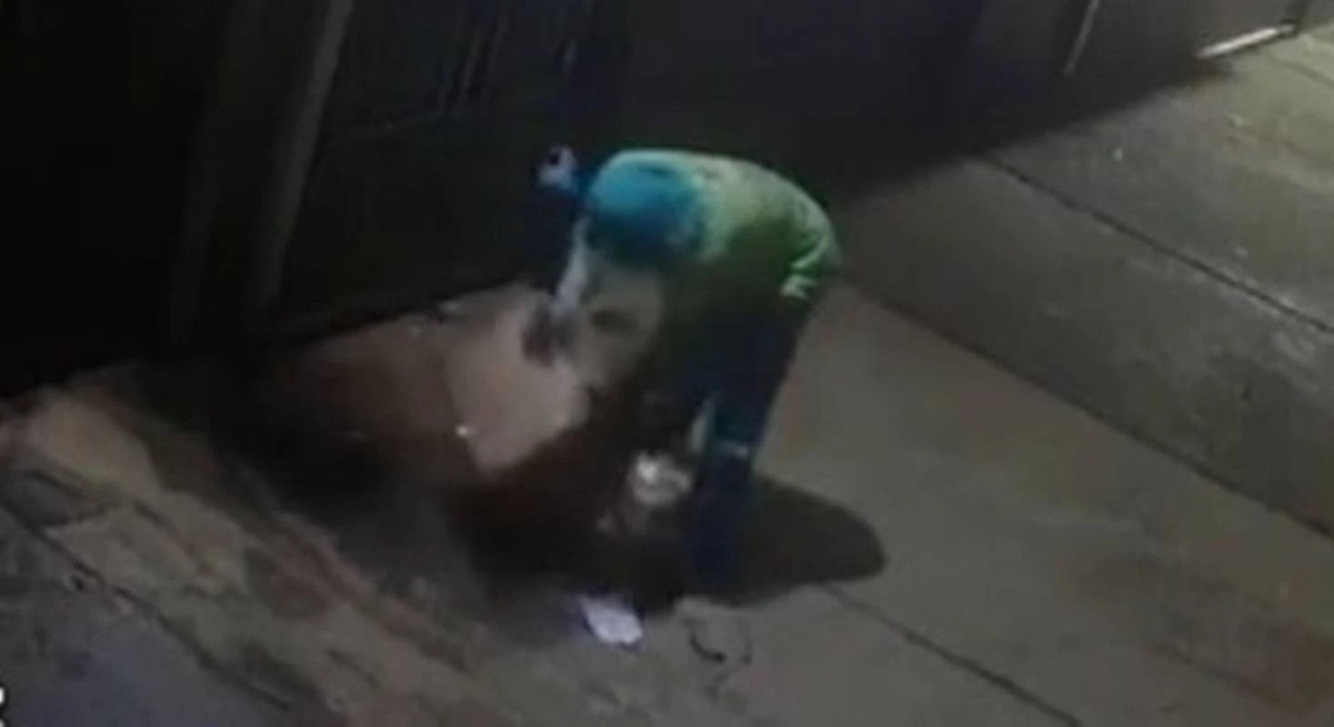 Gari emociona moradora ao recolher lixo: “Orgulho da profissão”