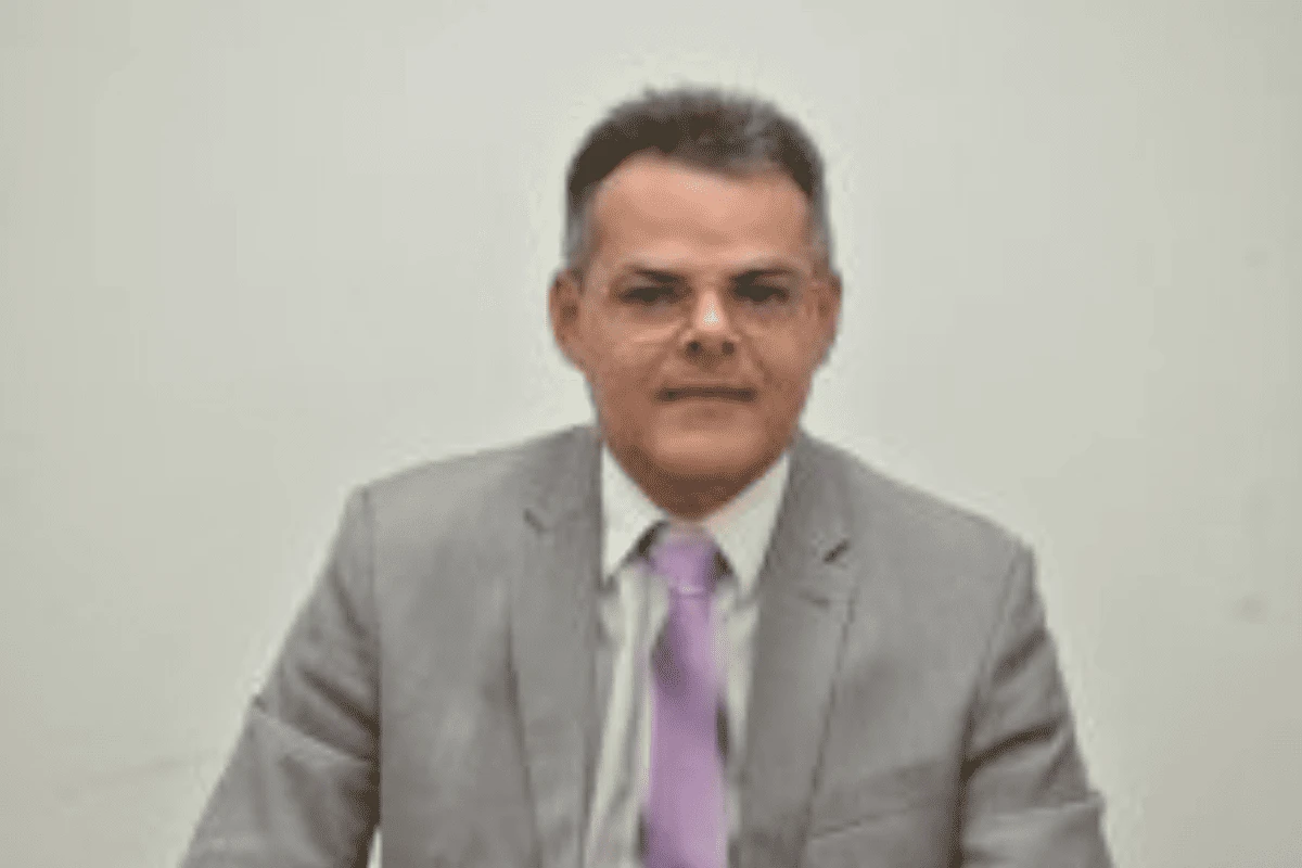 Quem é o juiz da decisão relâmpago, em 16 minutos, contra aposentados