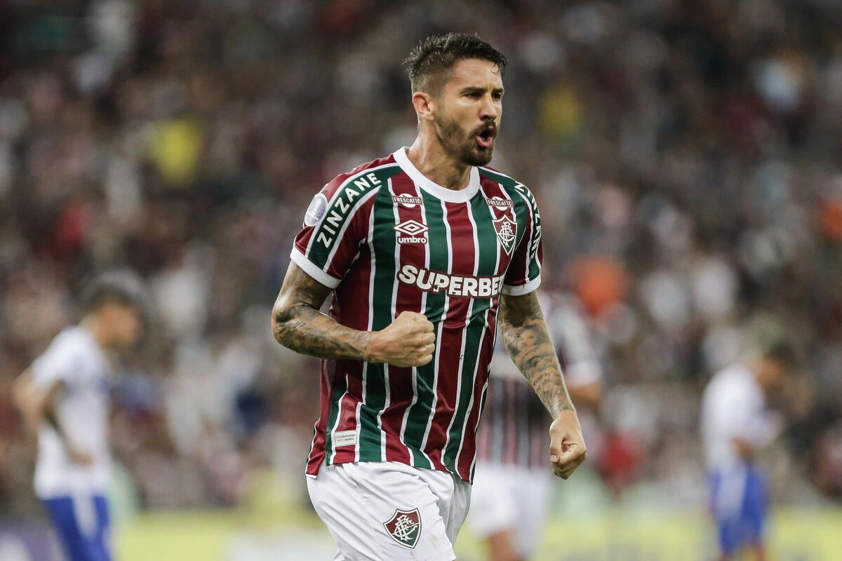 Em noite de Cano e Everaldo, Flu vence e segue invicto. Veja gols