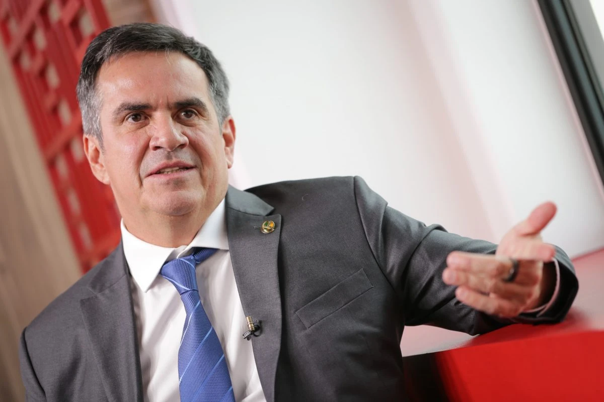 Ex-ministro de Bolsonaro diz que extremos fazem “muito mal ao Brasil”