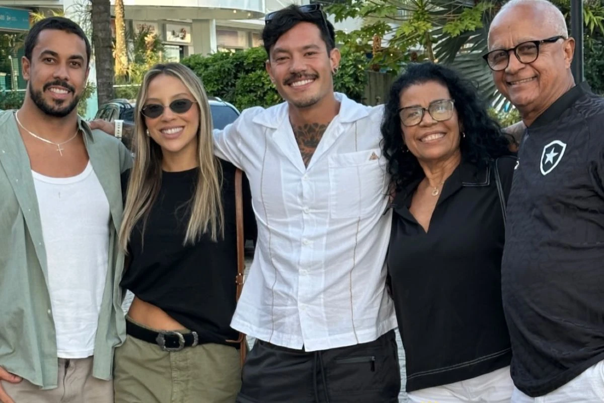 Do reality pra vida: ex-BBBs se reúnem e posam juntos em almoço