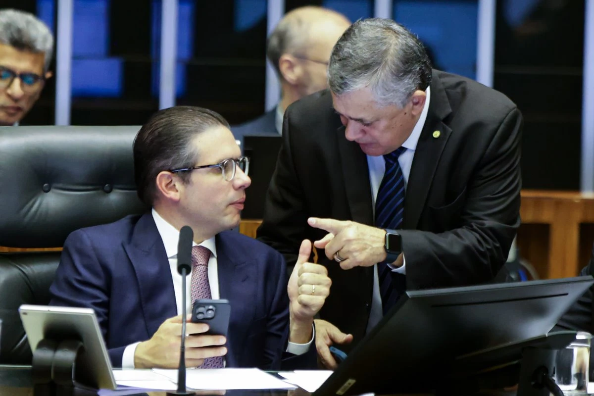 Congresso protege os ricos, despreza os pobres e empareda Lula