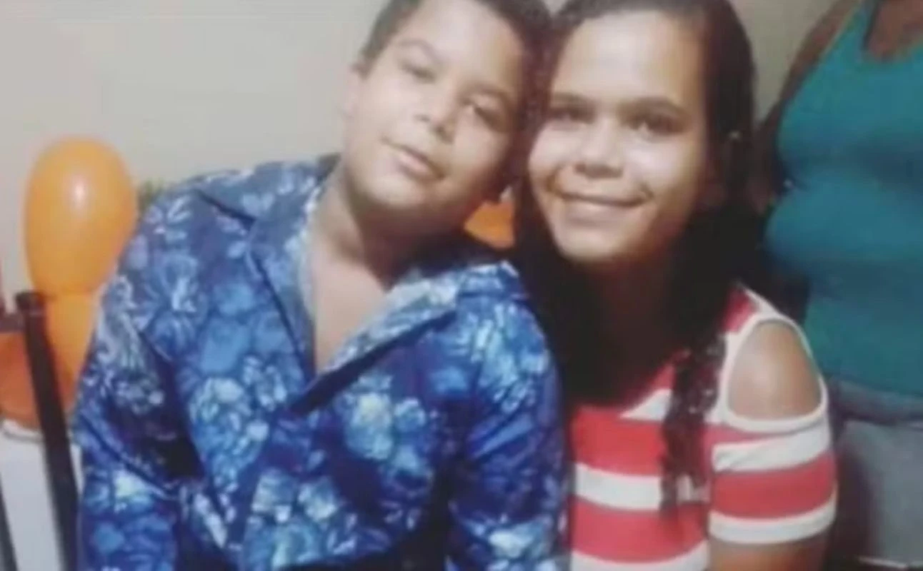 Empresa pagará R$ 200 mil à mãe de menino morto após cair de ônibus