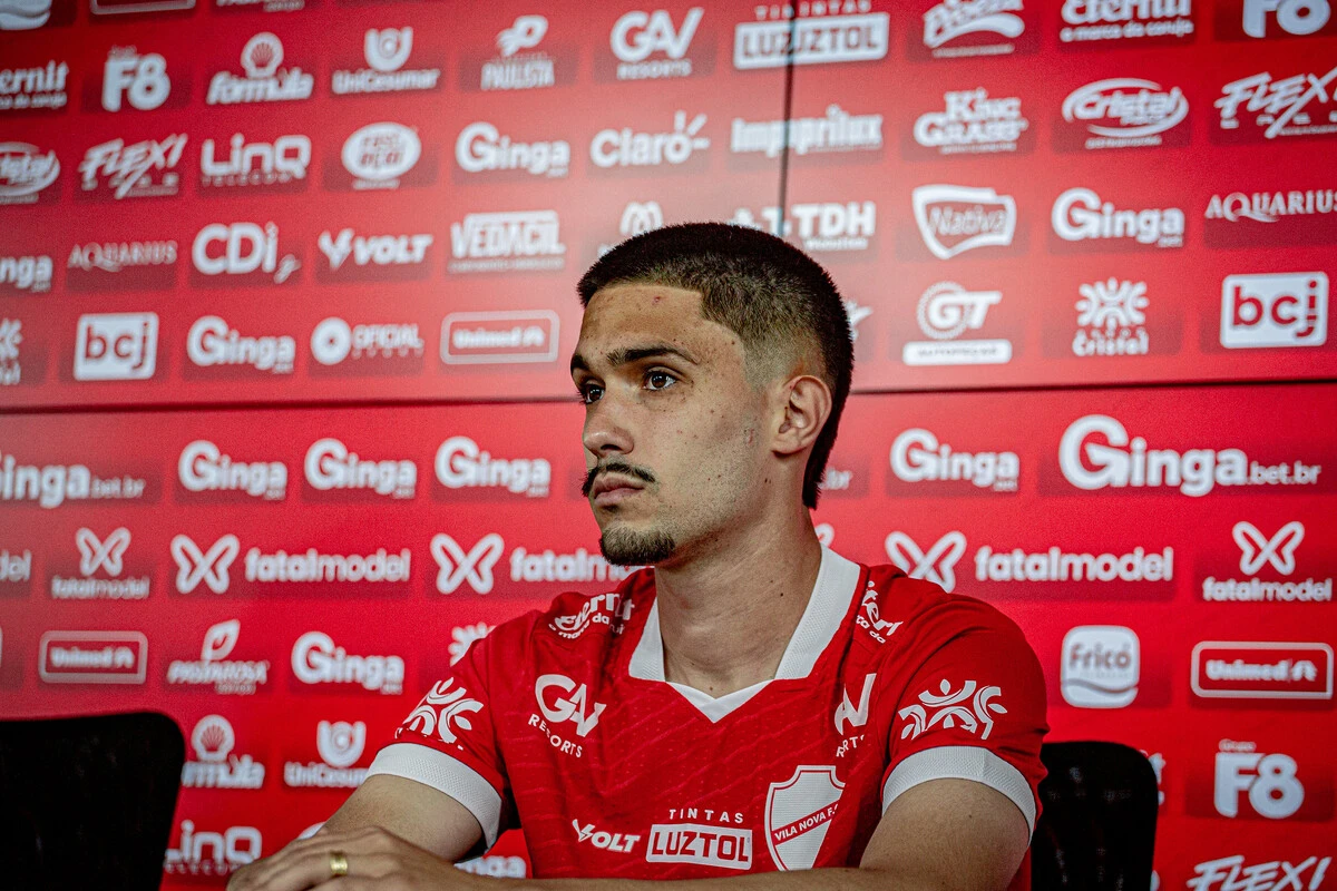 Filho de ídolo do Goiás é apresentado no Vila Nova para a Série B
