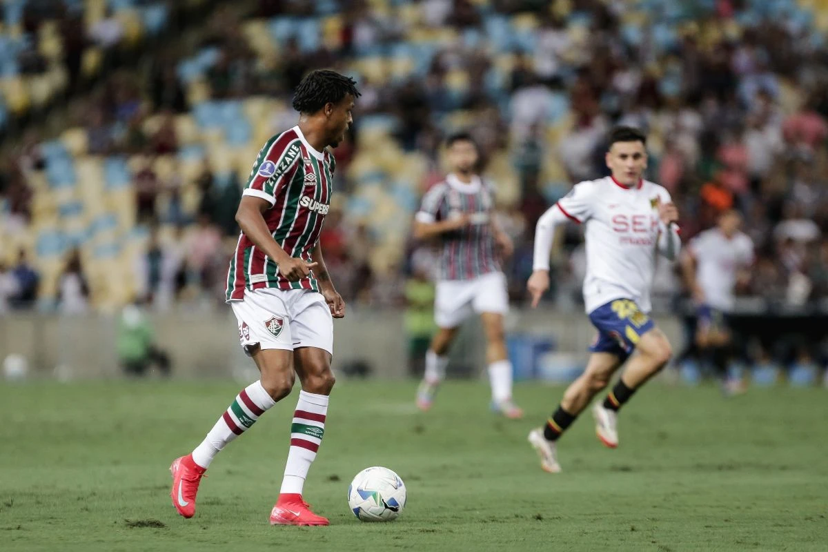 Fluminense vence na Sul-Americana e vira líder. Assista aos gols