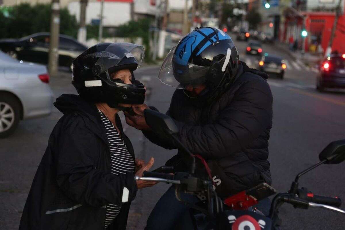 Motoboys ignoram blitz do mototáxi para ganhar mais do que no delivery