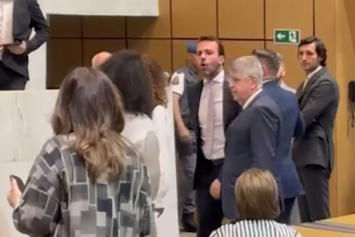 Bove bate boca com deputadas do PSol: “Me chama de agressor, porra!”