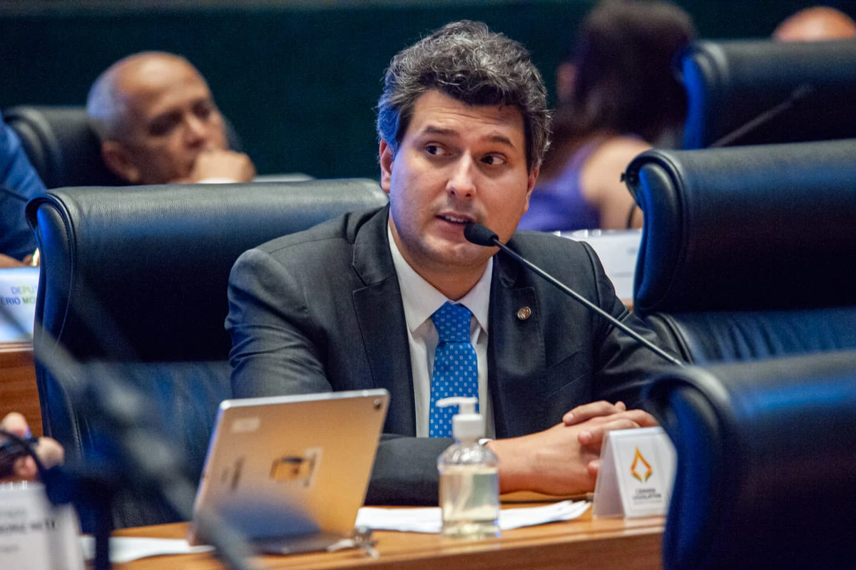 Deputado faz abaixo-assinado por hospital do câncer no DF