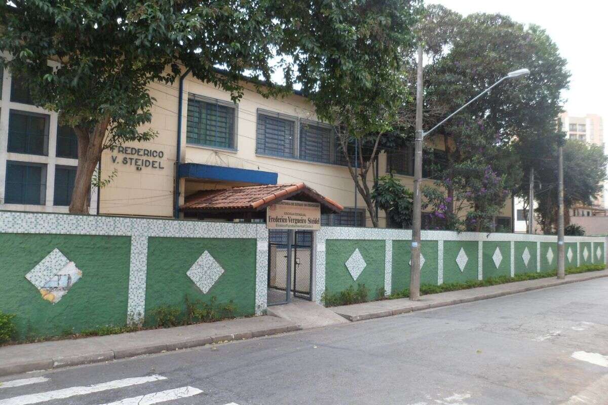 Escola próxima à obra do metrô reporta rachaduras nas paredes. Veja