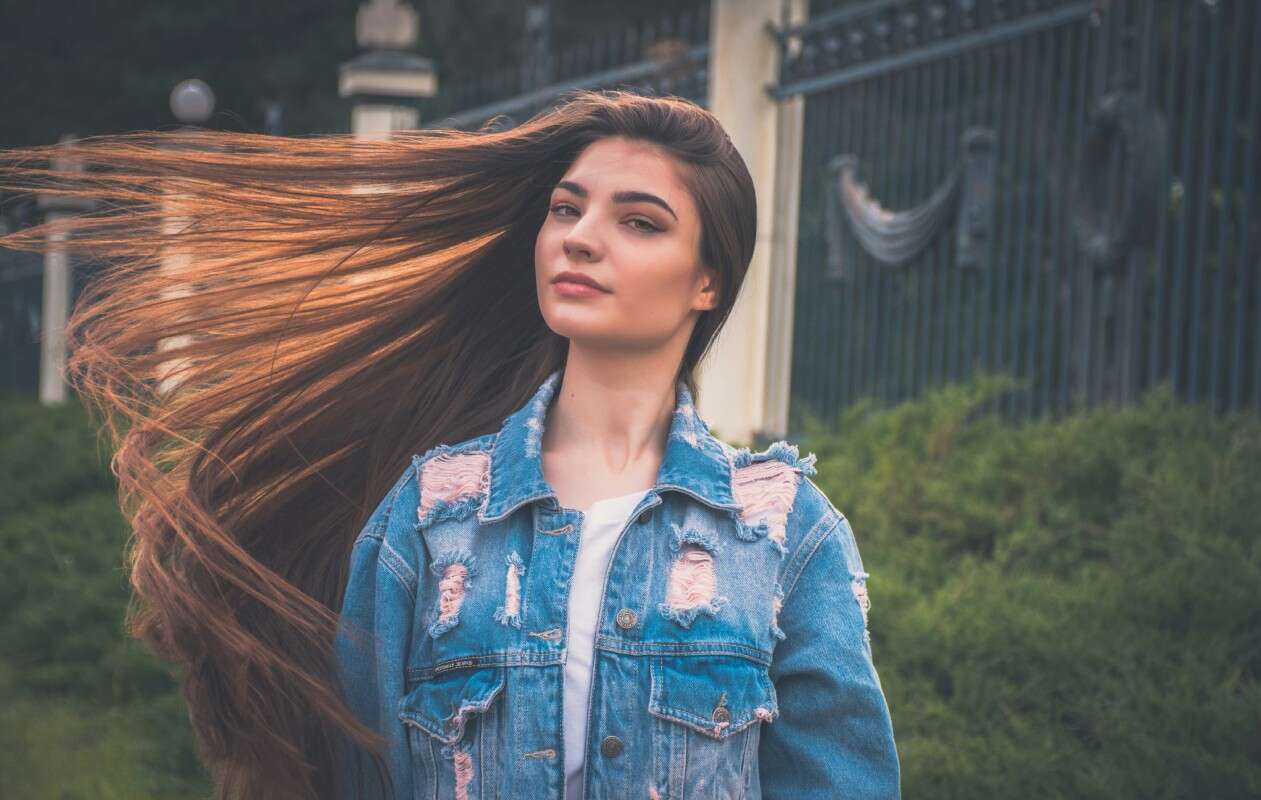 Saiba do que seu cabelo precisa para se manter bonito e saudável