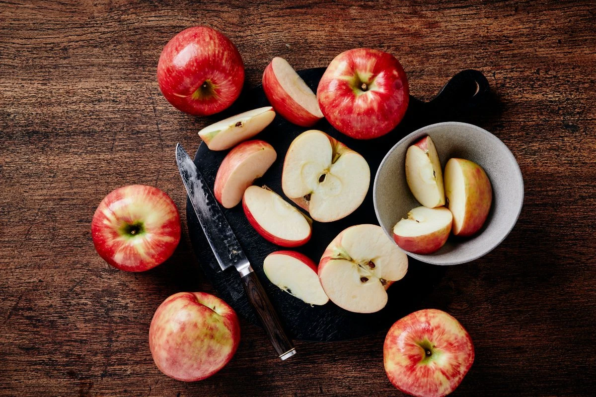 O que acontece no seu corpo se você comer maçã antes de dormir