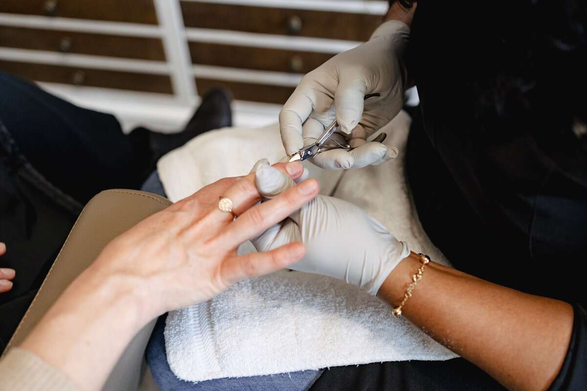 Confira 3 dicas para evitar riscos de contaminação na manicure