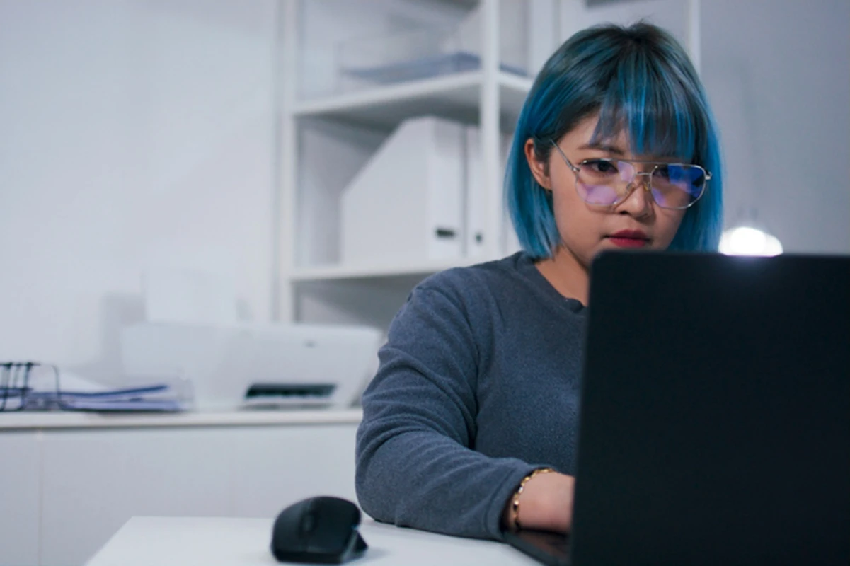 IA: escrever texto com ChatGPT faz mal ao cérebro, sugere estudo