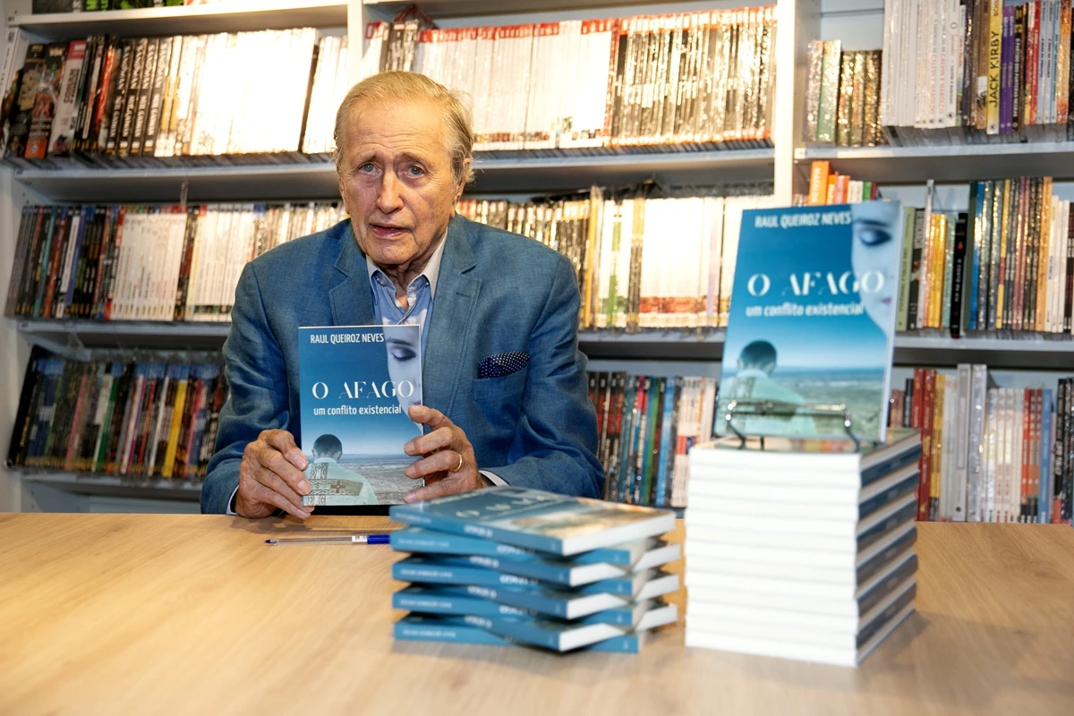 Advogado Raul Queiroz Neves lança livro em noite prestigiada