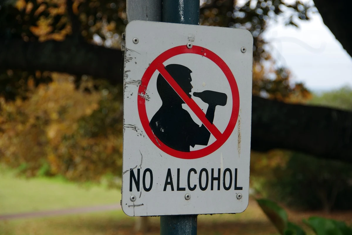 Especialistas explicam se consumir bebidas não alcoólicas é seguro