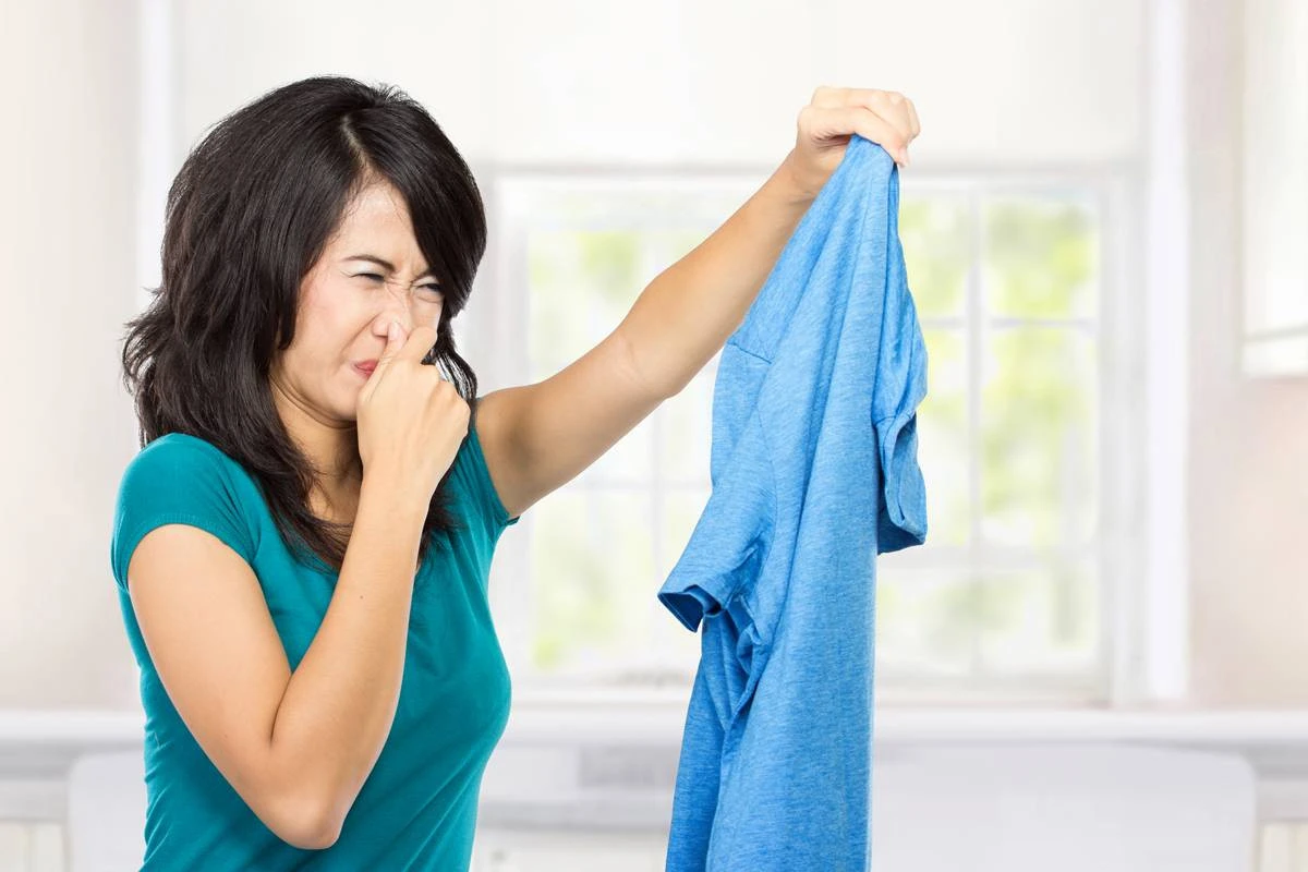 Elimine o cheiro de suor das roupas com 3 passos simples