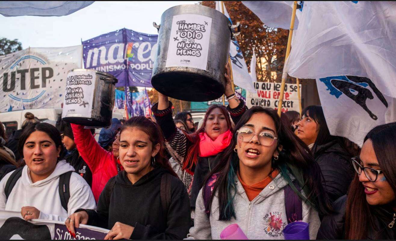 Governo Milei ameaça remover feminicídio do código penal da Argentina