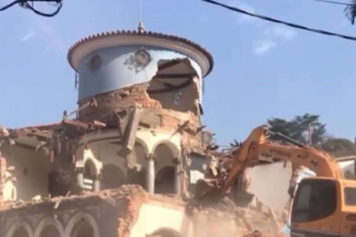 Vídeo: palacete de 1941 com estrutura original é demolido no Pacaembu