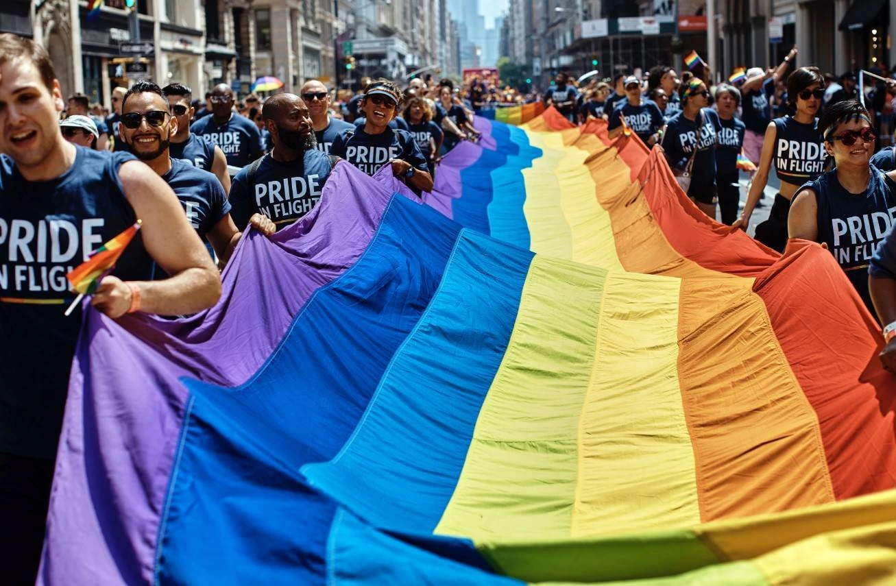 Vereador quer barrar uso de símbolos cristãos na Parada LGBT em Cuiabá