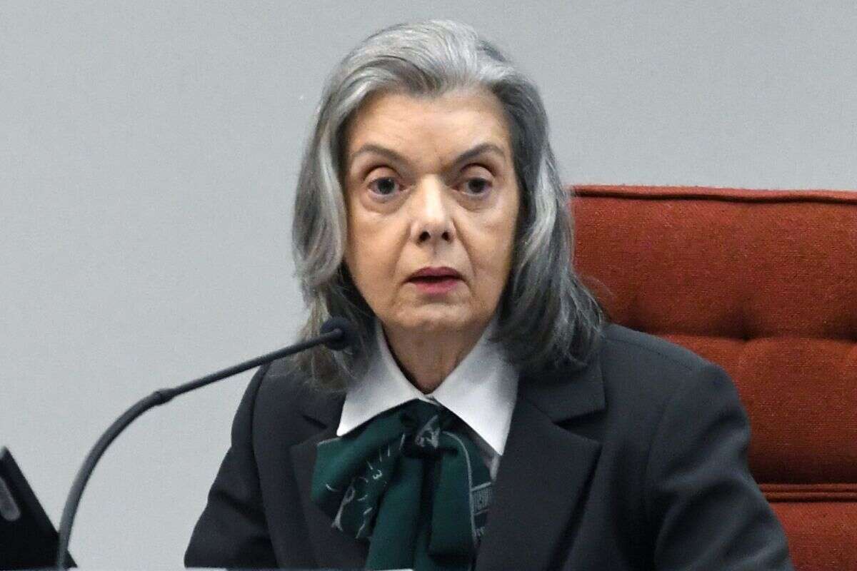 Ministra Cármen Lúcia classifica como “ato grave” explosões no STF