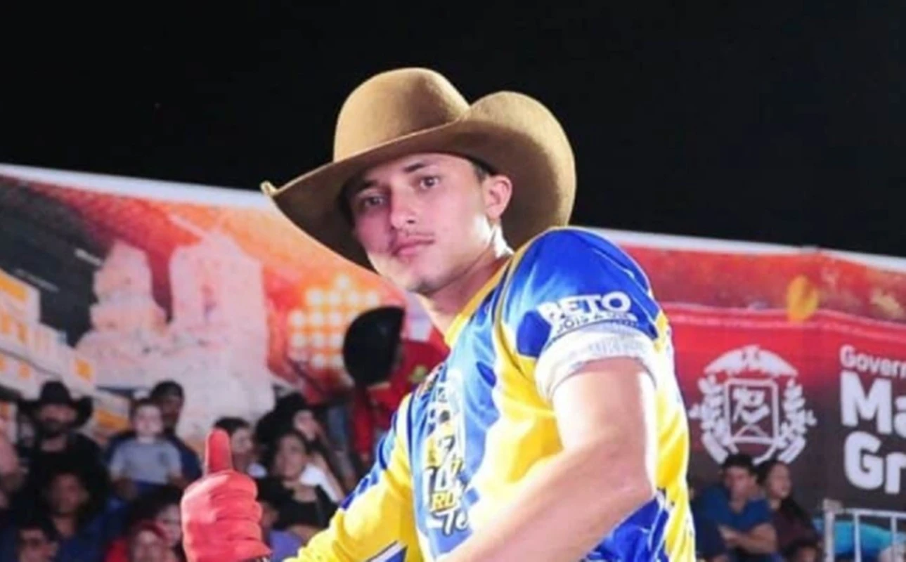 Vídeo: peão morre em rodeio após ser pisoteado por boi