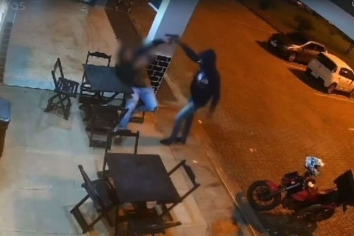 Bandido rouba hamburgueria e leva moto de entregador em Águas Claras